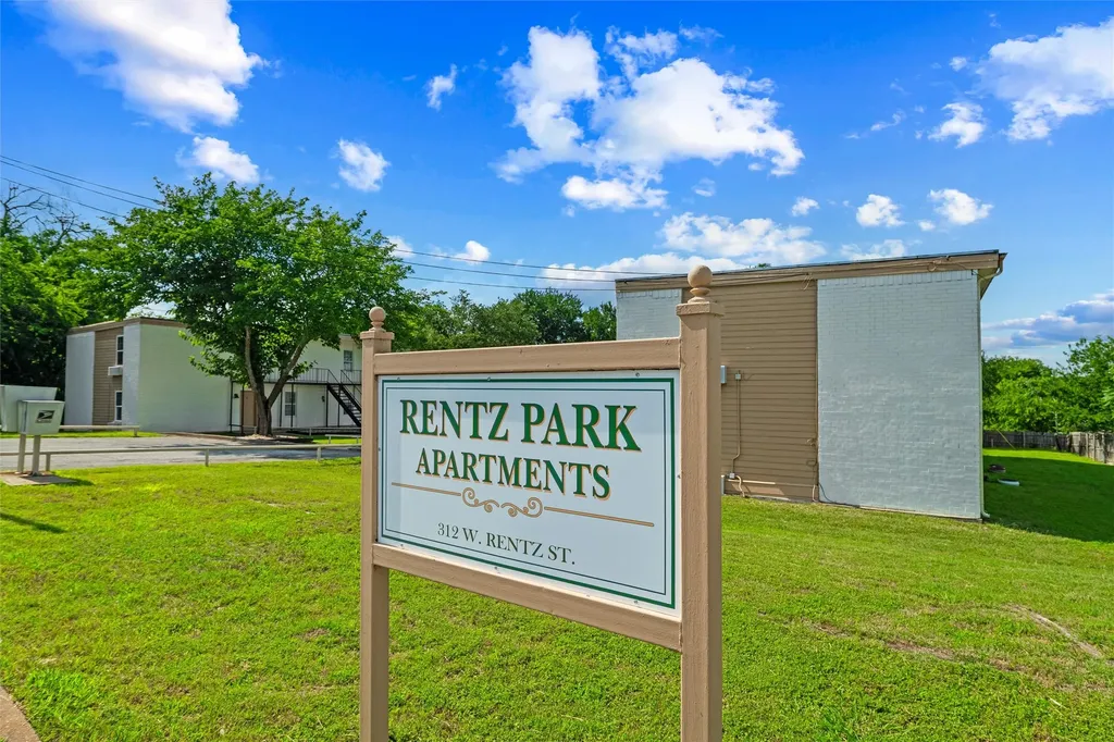 312 W Rentz Street W Weatherford TX 76086