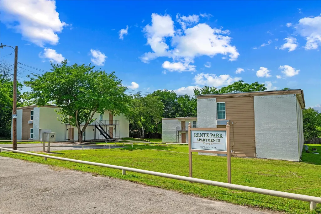 312 W Rentz Street W Weatherford TX 76086