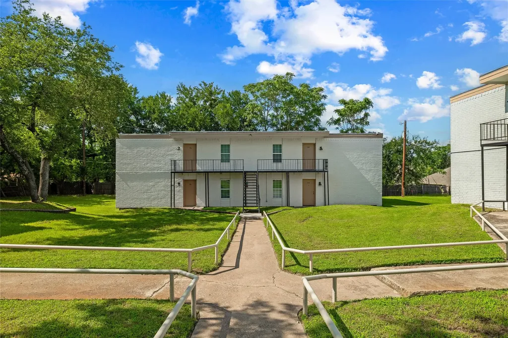 312 W Rentz Street W Weatherford TX 76086