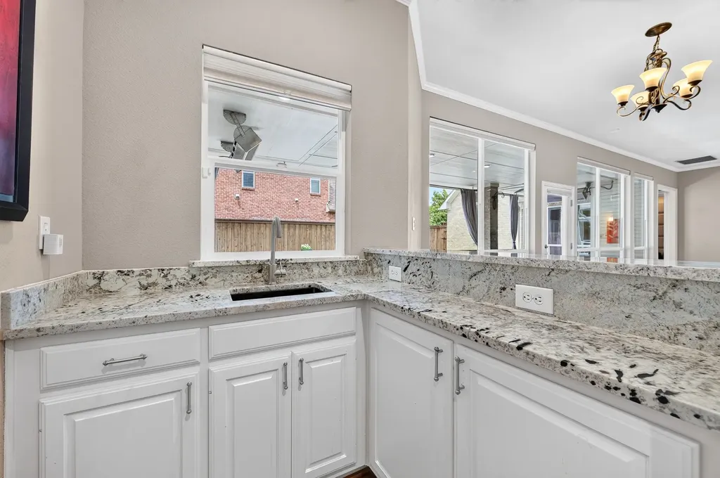 18728 Thorntree Lane Dallas TX 75252