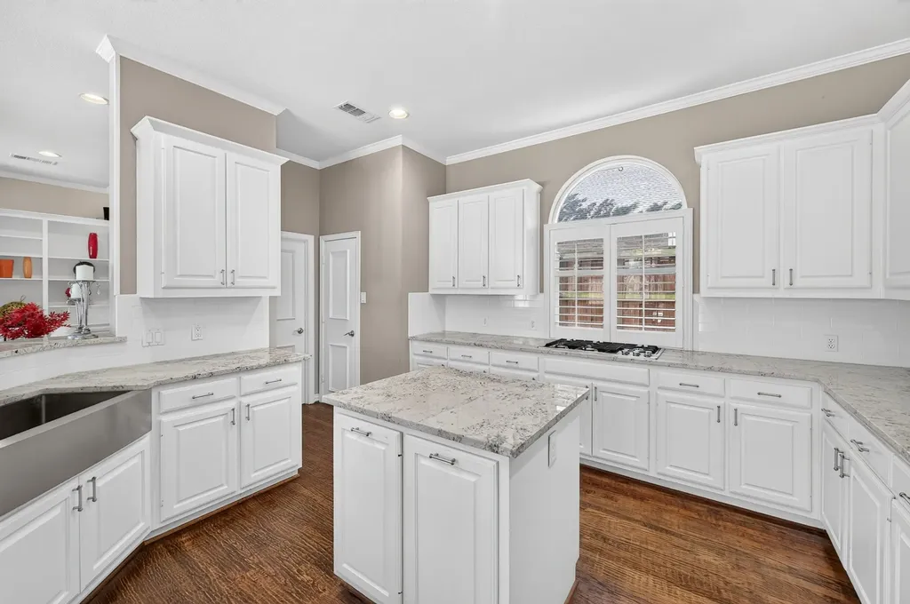 18728 Thorntree Lane Dallas TX 75252