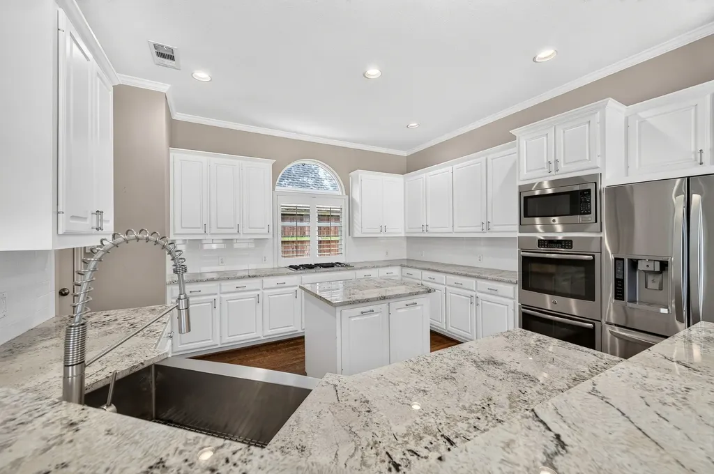 18728 Thorntree Lane Dallas TX 75252