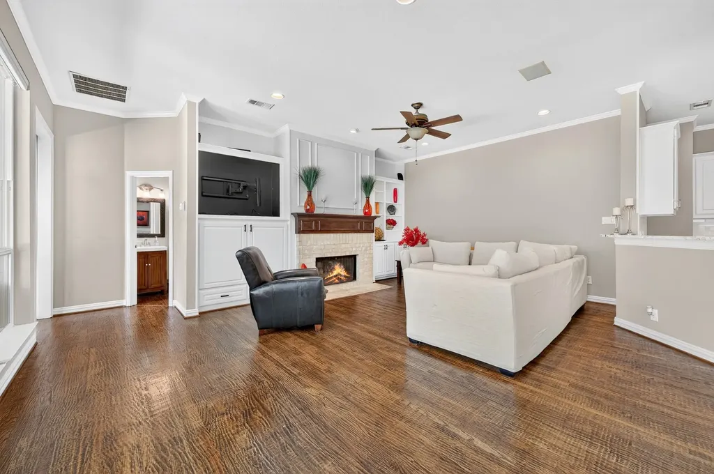18728 Thorntree Lane Dallas TX 75252