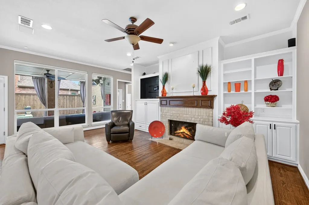 18728 Thorntree Lane Dallas TX 75252