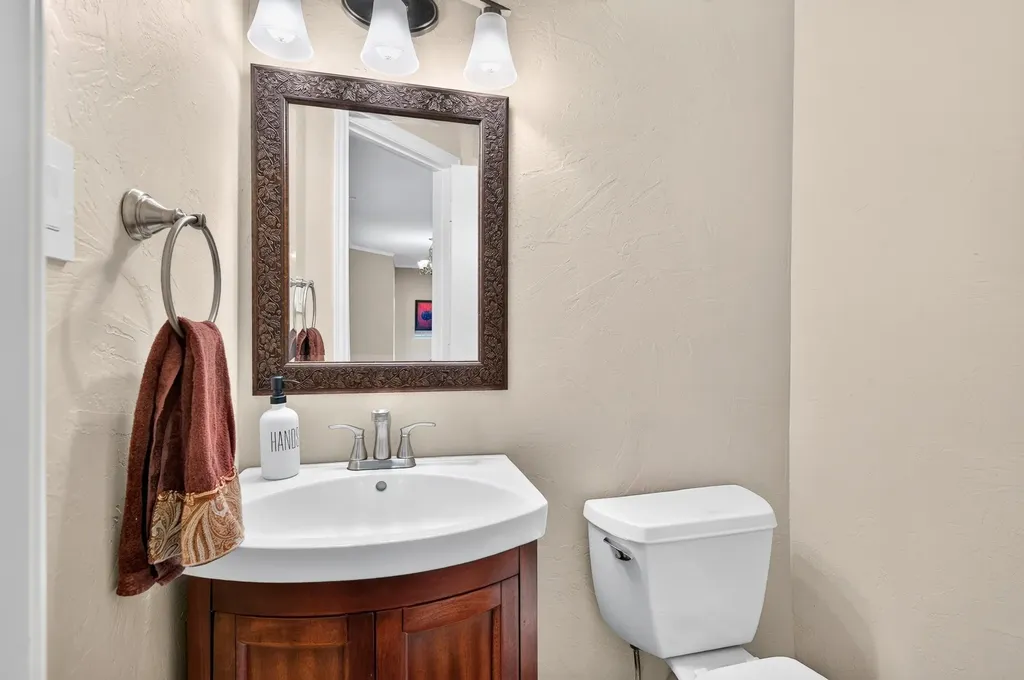 18728 Thorntree Lane Dallas TX 75252