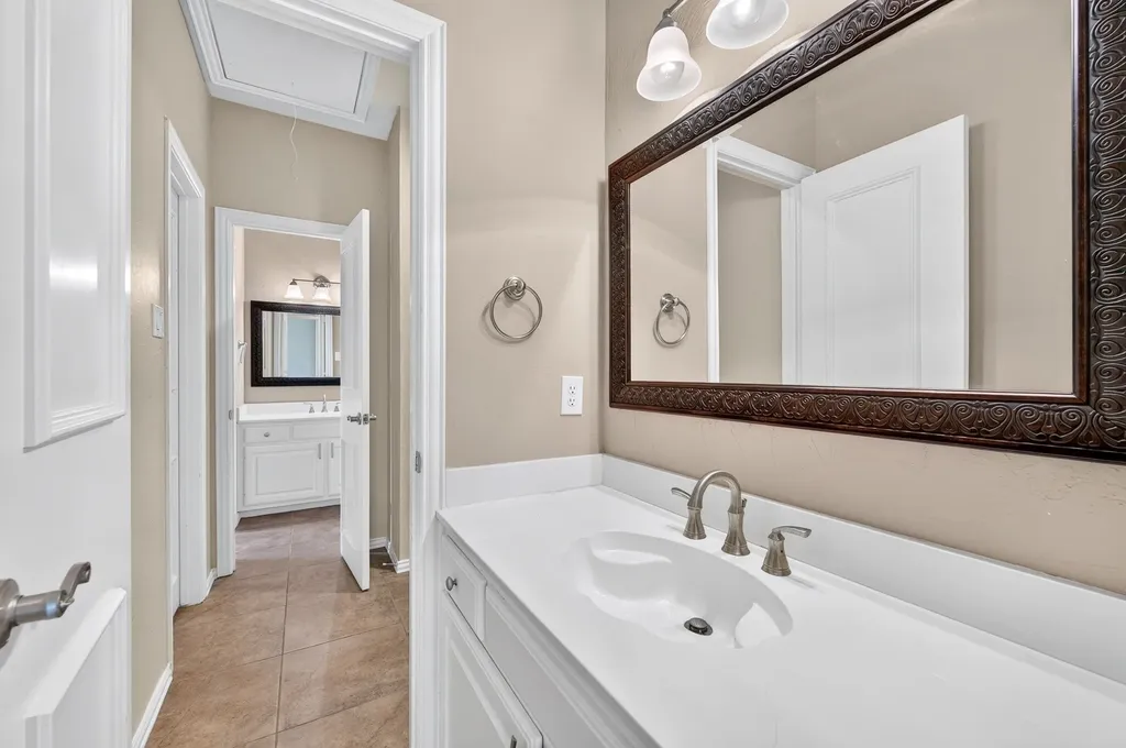 18728 Thorntree Lane Dallas TX 75252