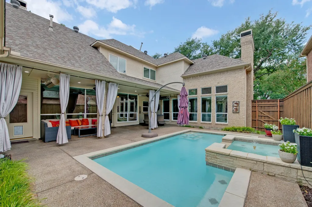 18728 Thorntree Lane Dallas TX 75252
