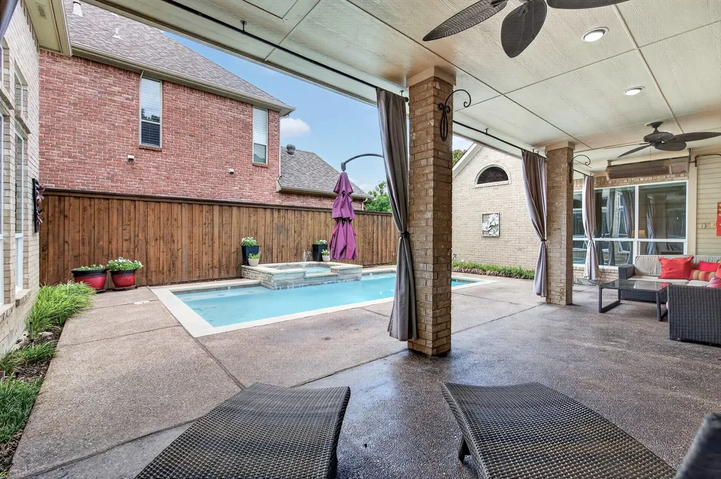 18728 Thorntree Lane Dallas TX 75252
