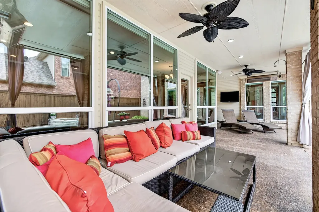 18728 Thorntree Lane Dallas TX 75252