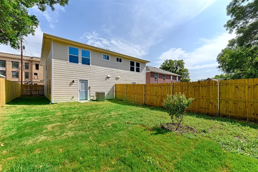 208-212 E Cherry Street Sherman TX 75090