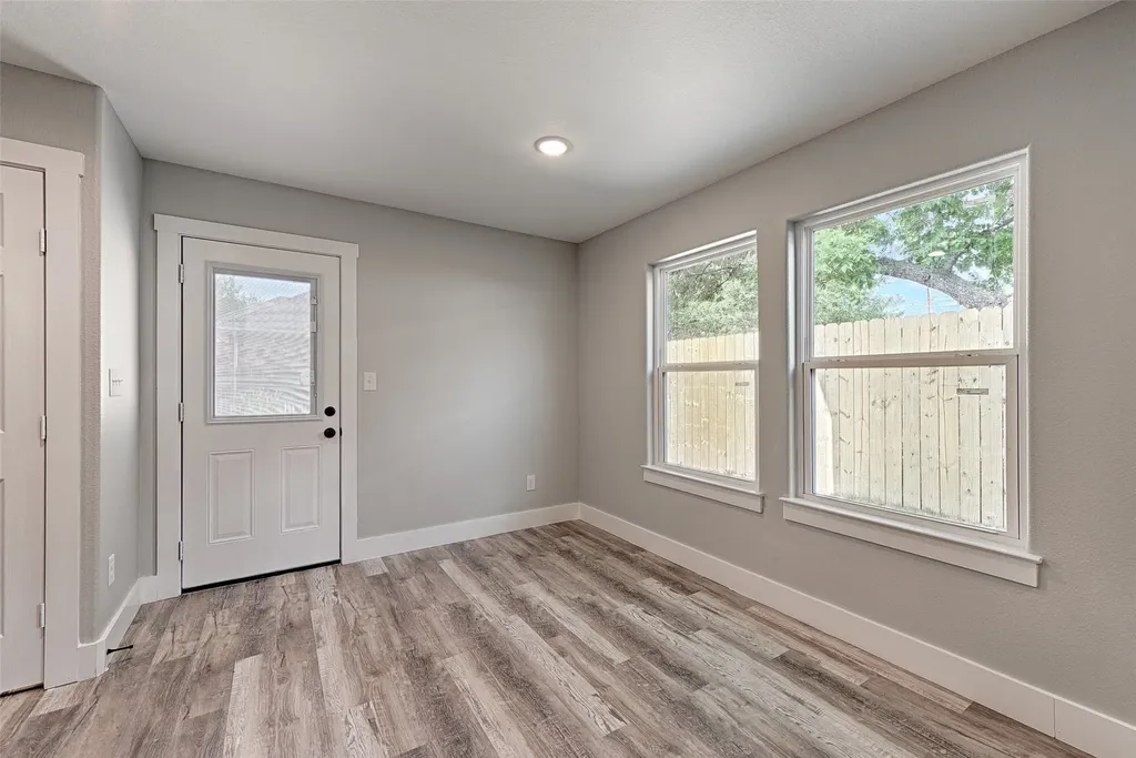 208-212 E Cherry Street Sherman TX 75090