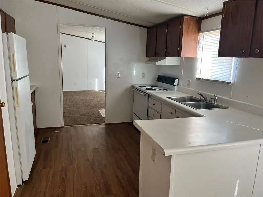 1139 Market Street Tye TX 79563