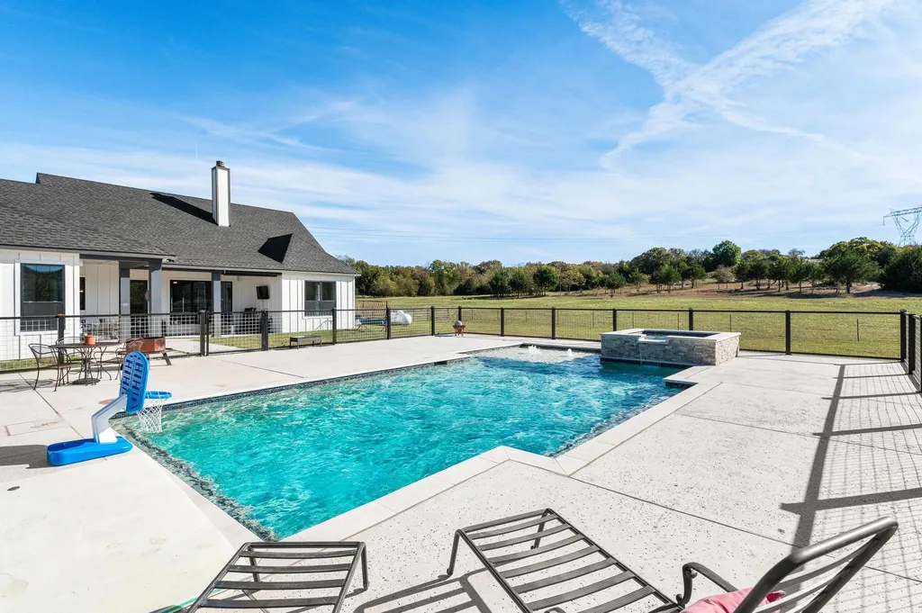 856 Yowell Hill Road Whitewright TX 75491