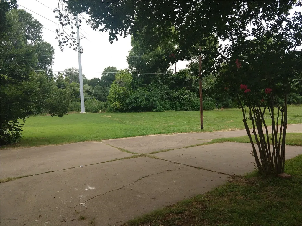 2110 Valleywood Drive Arlington TX 76013