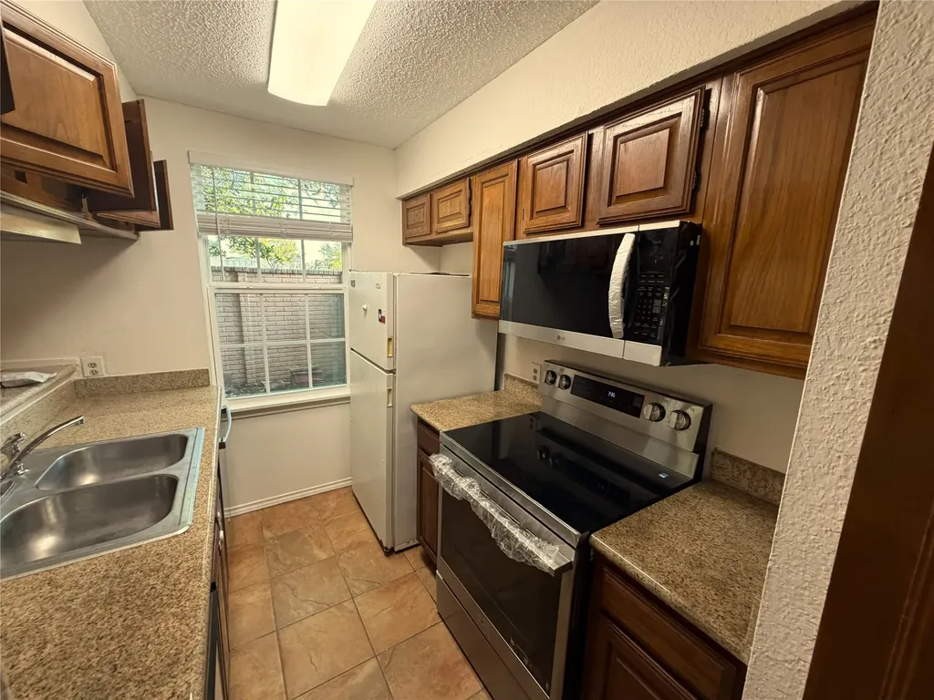 18240 Midway Road Dallas TX 75287