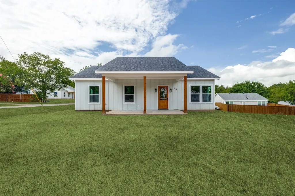 216 W Cardinal Ector TX 75439