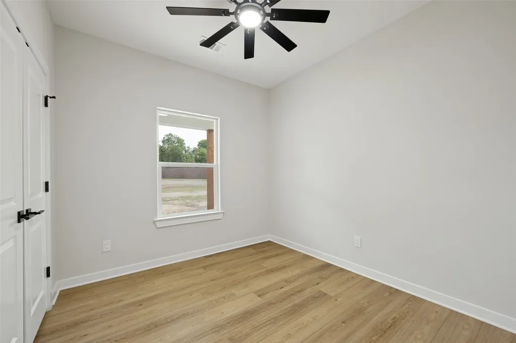 216 W Cardinal Ector TX 75439