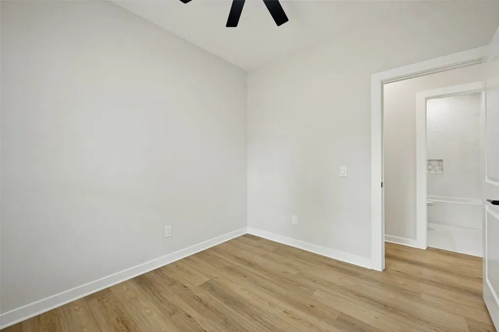 216 W Cardinal Ector TX 75439