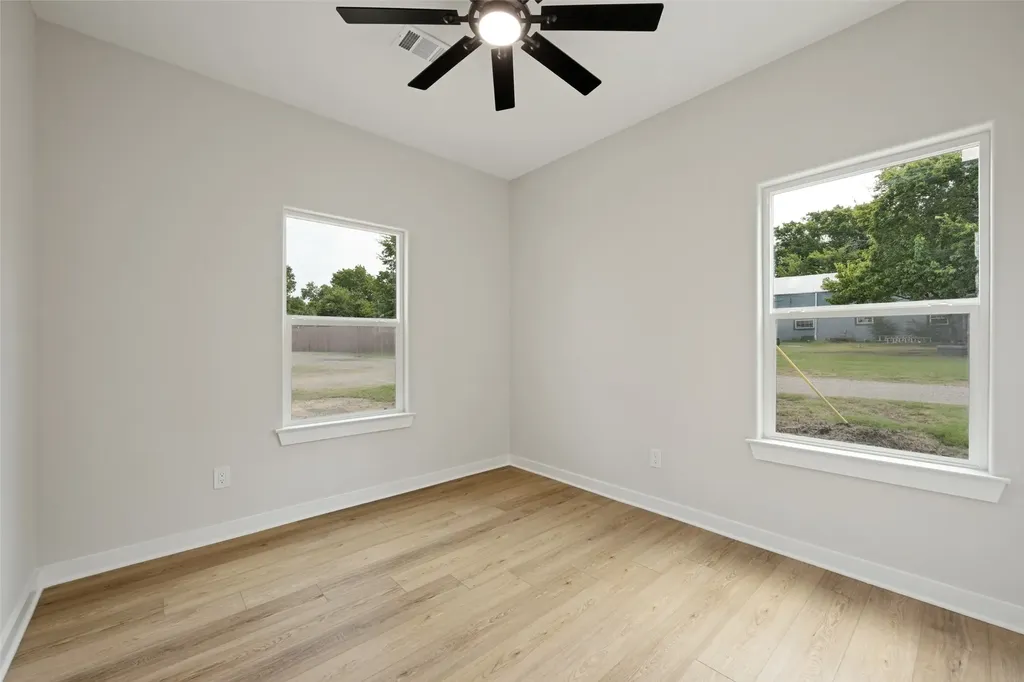 216 W Cardinal Ector TX 75439