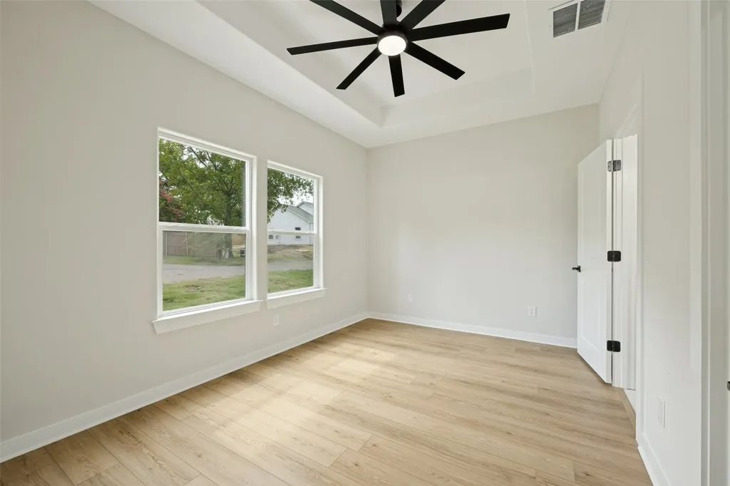 216 W Cardinal Ector TX 75439