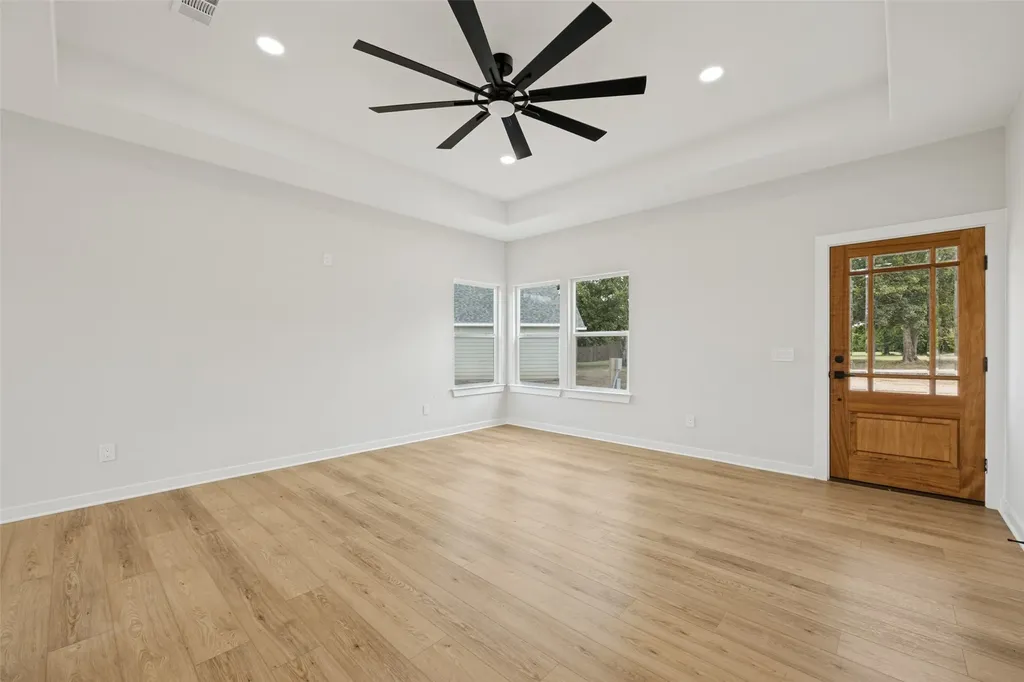 216 W Cardinal Ector TX 75439