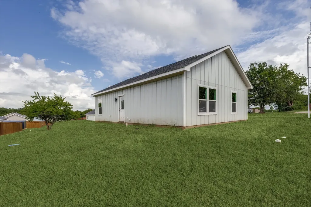 216 W Cardinal Ector TX 75439