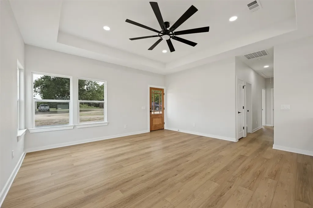 216 W Cardinal Ector TX 75439