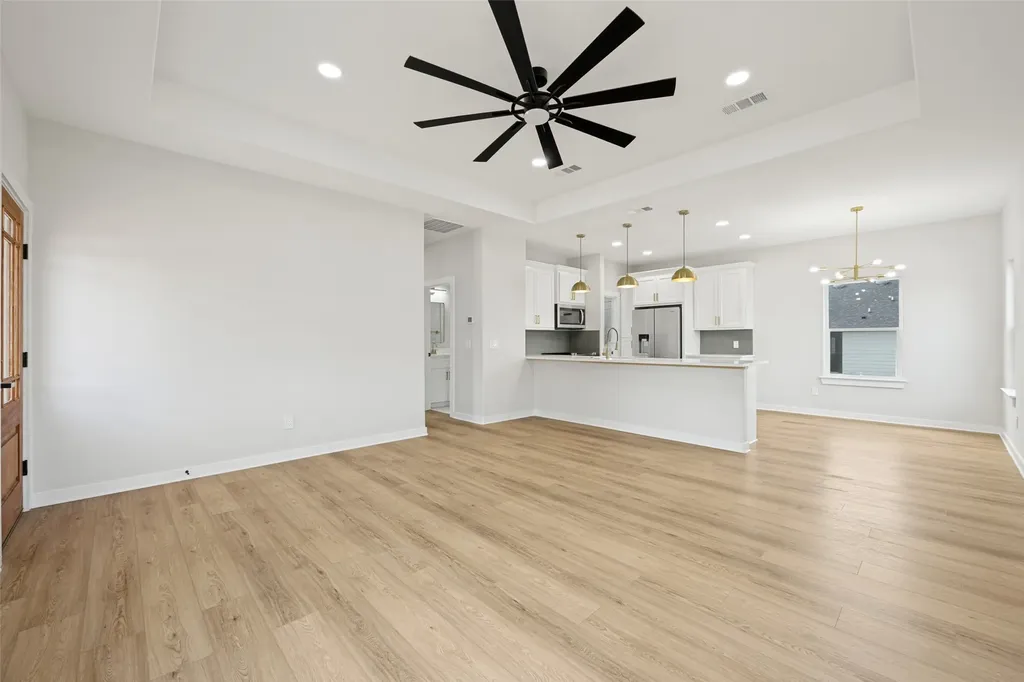 216 W Cardinal Ector TX 75439