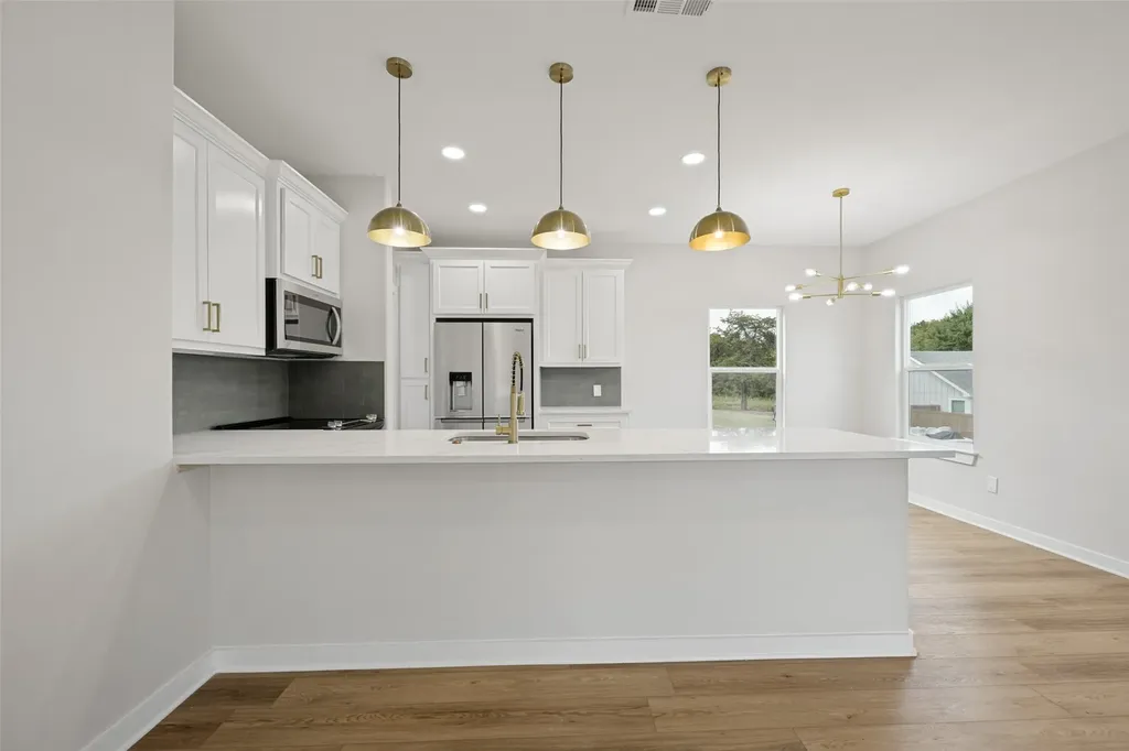 216 W Cardinal Ector TX 75439