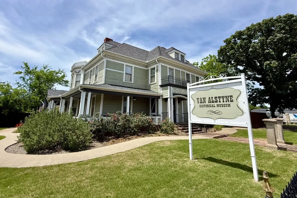 1270 Wild Cherry Way Van Alstyne TX 75495