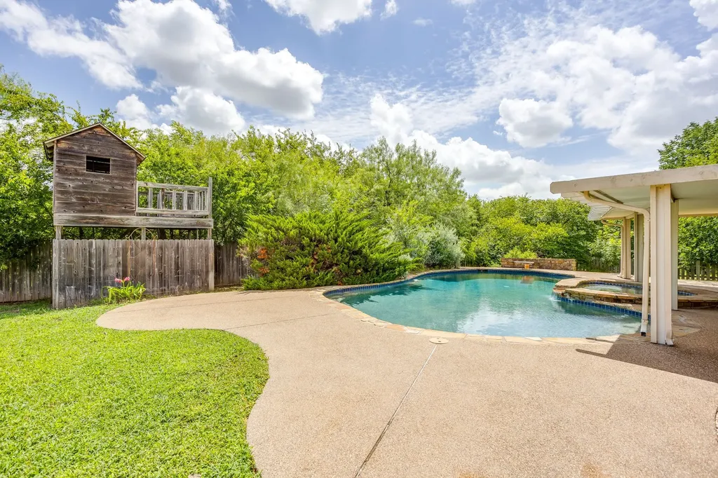 425 Hillside Drive Aledo TX 76008