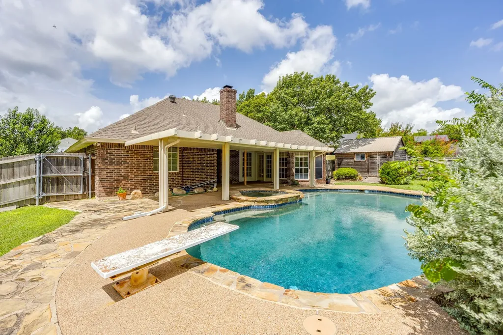 425 Hillside Drive Aledo TX 76008