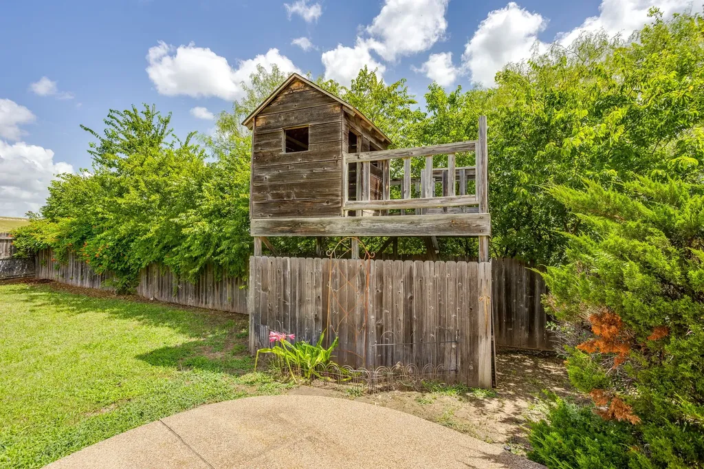 425 Hillside Drive Aledo TX 76008