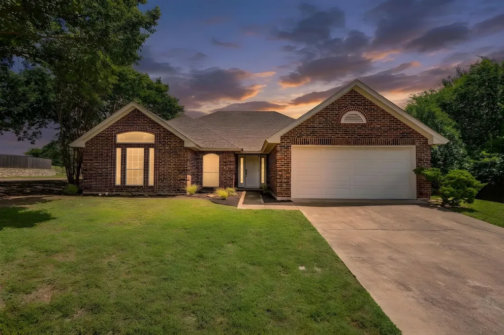 425 Hillside Drive Aledo TX 76008