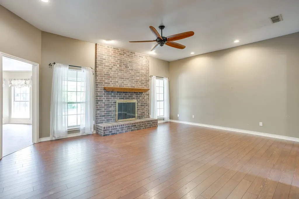 425 Hillside Drive Aledo TX 76008