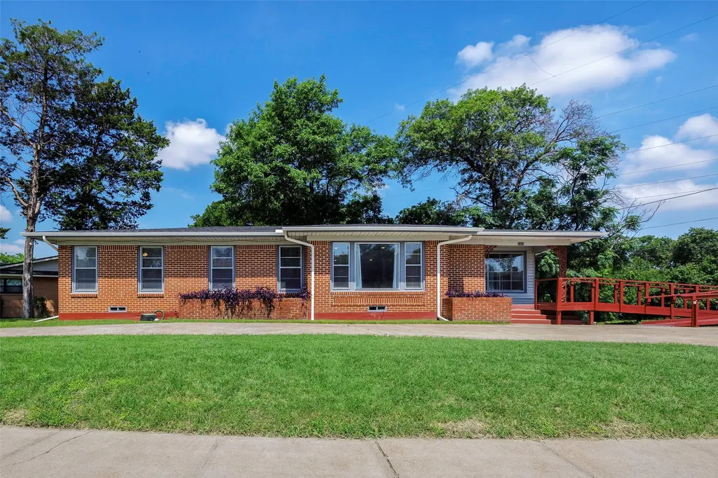 2323 Sutter Street Dallas TX 75216
