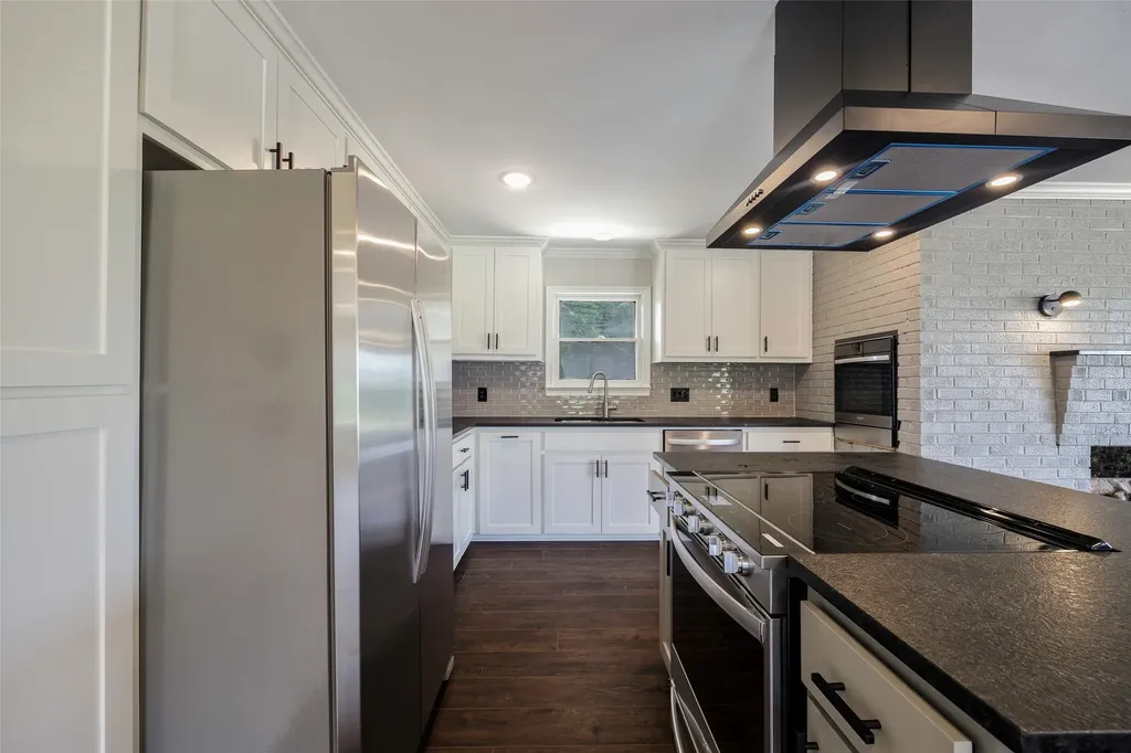 2323 Sutter Street Dallas TX 75216