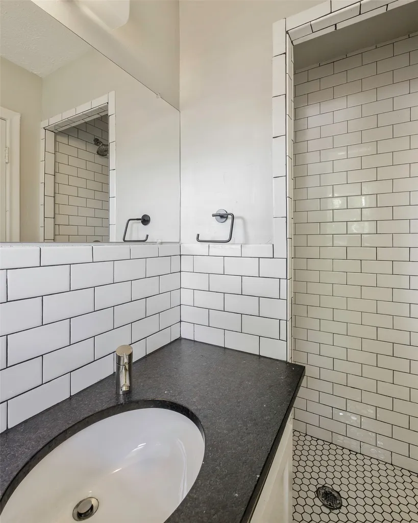 2323 Sutter Street Dallas TX 75216