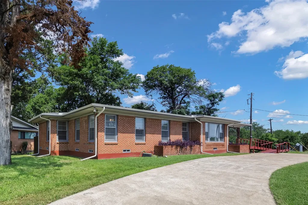 2323 Sutter Street Dallas TX 75216