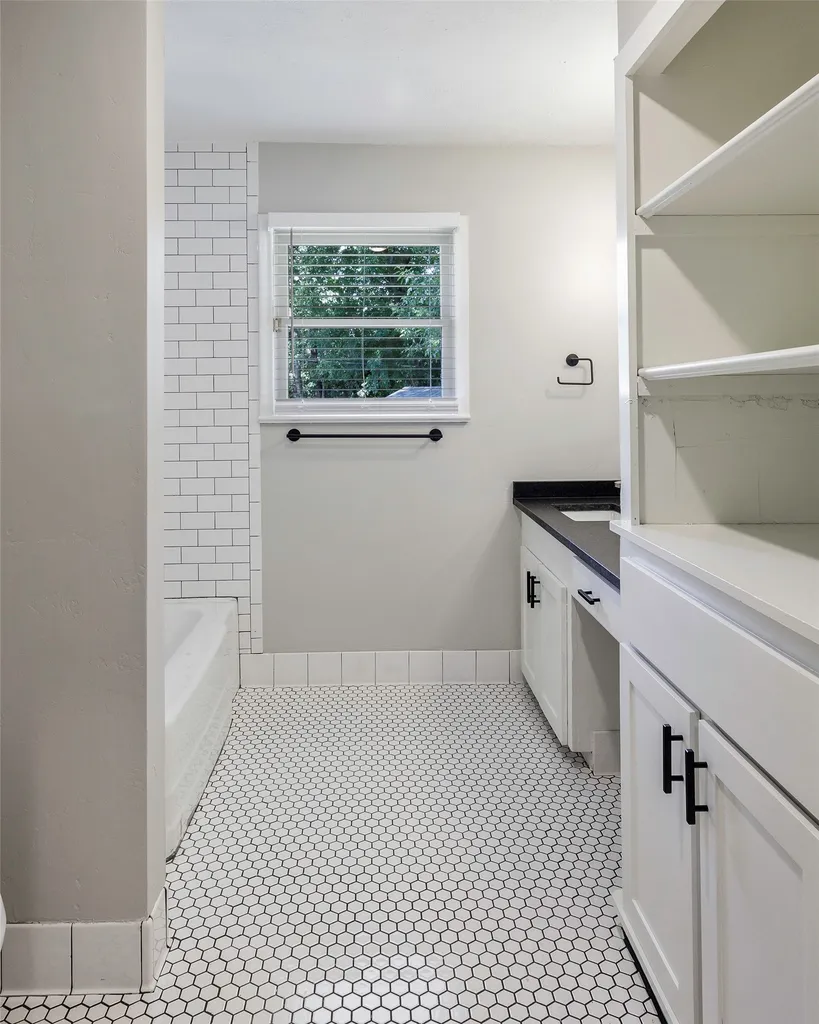 2323 Sutter Street Dallas TX 75216