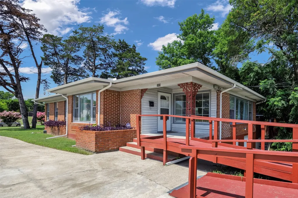 2323 Sutter Street Dallas TX 75216