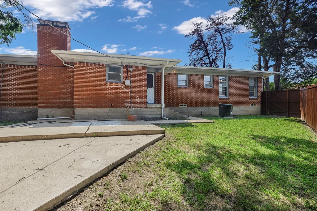 2323 Sutter Street Dallas TX 75216