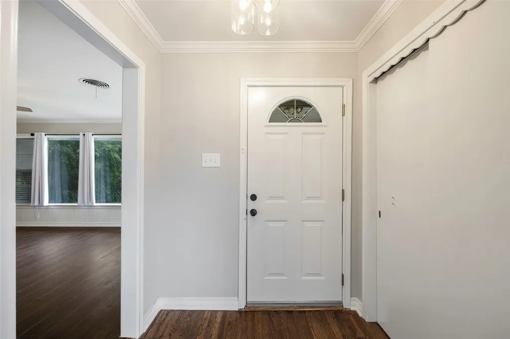 2323 Sutter Street Dallas TX 75216