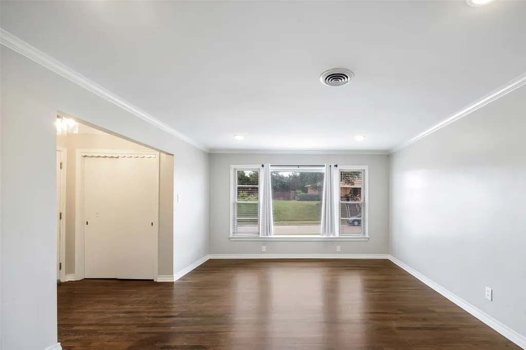 2323 Sutter Street Dallas TX 75216