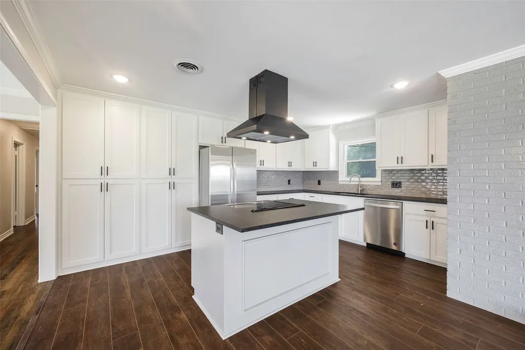 2323 Sutter Street Dallas TX 75216
