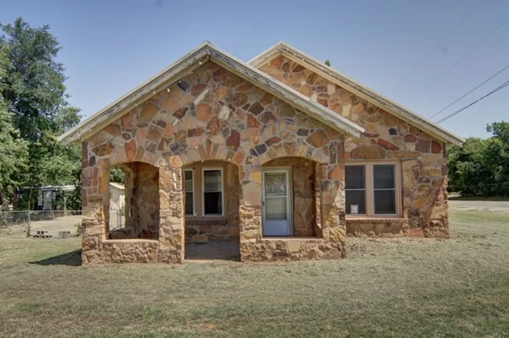 306 Cedar Street Palo Pinto TX 76484