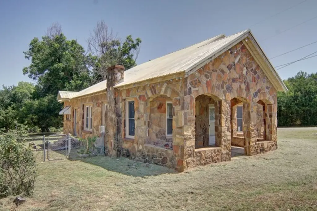 306 Cedar Street Palo Pinto TX 76484