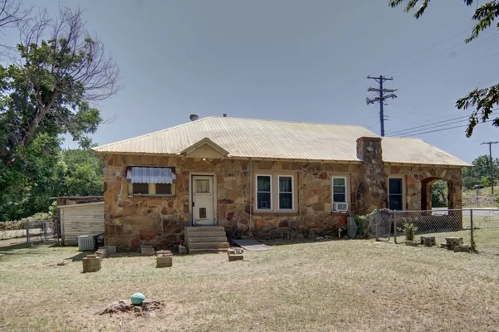 306 Cedar Street Palo Pinto TX 76484