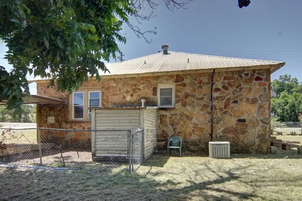 306 Cedar Street Palo Pinto TX 76484