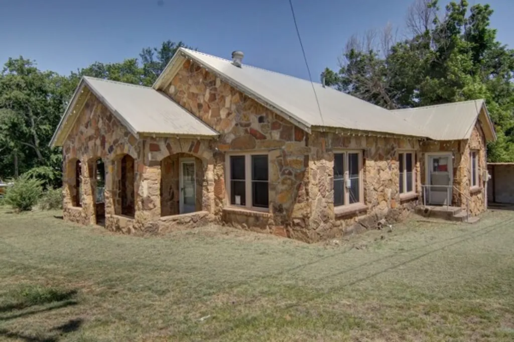 306 Cedar Street Palo Pinto TX 76484
